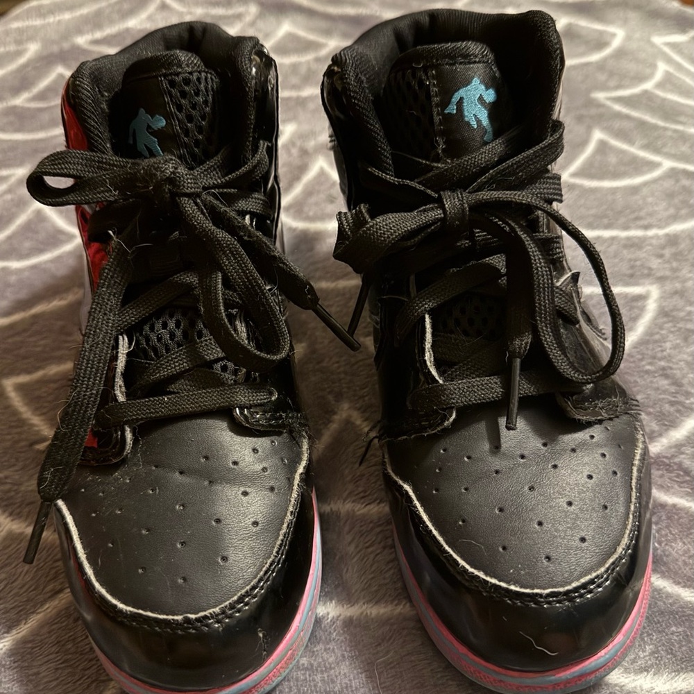 And1 Kids Black and Red High-Top Sneakers size 2